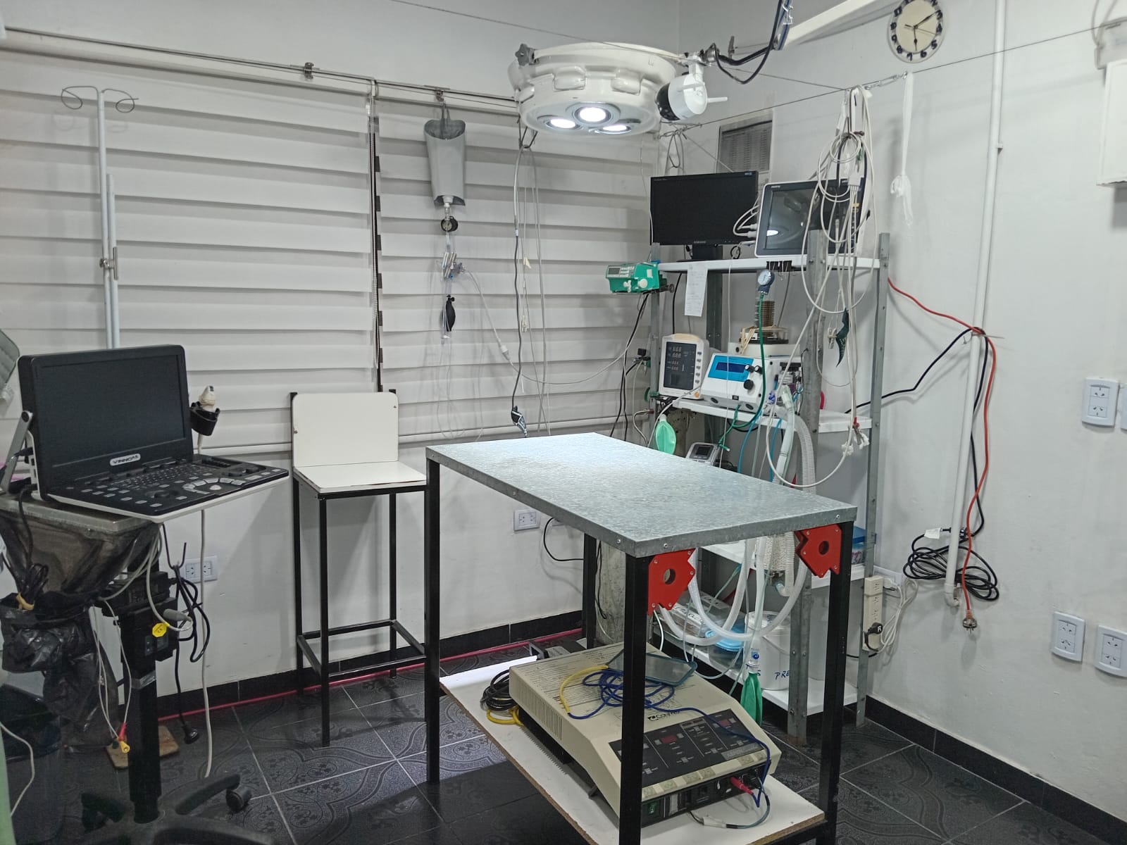 Equipamiento e instalaciones para procedimientos quirúrgicos